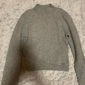 Adorable hollister sweater